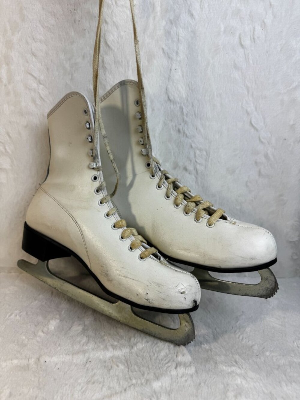 Vintage White Leather Figure Ice Skates Pair Metal Blades Lace Up Winter Decor